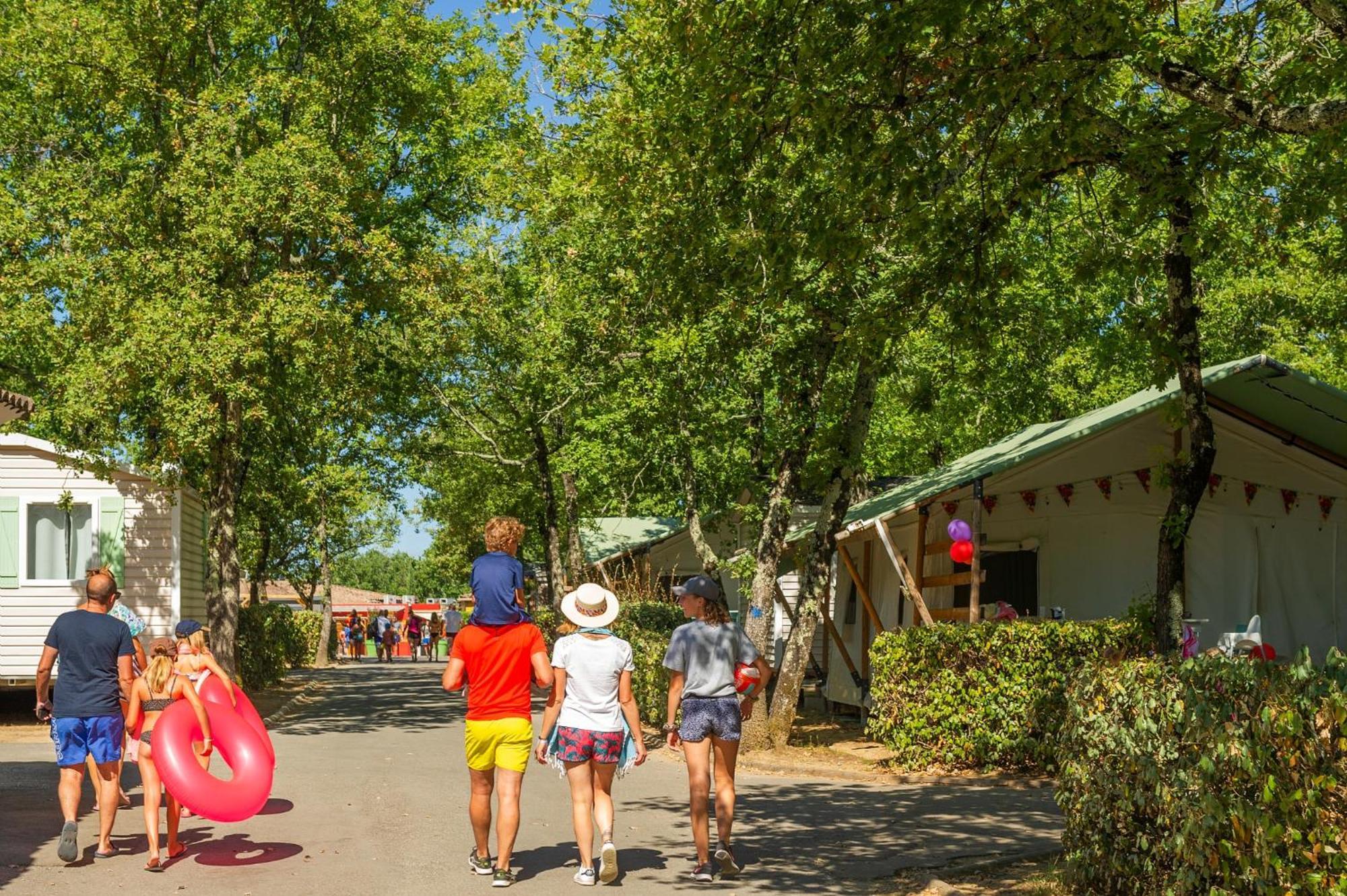 לאגורס Camping Domaine De Chaussy מראה חיצוני תמונה
